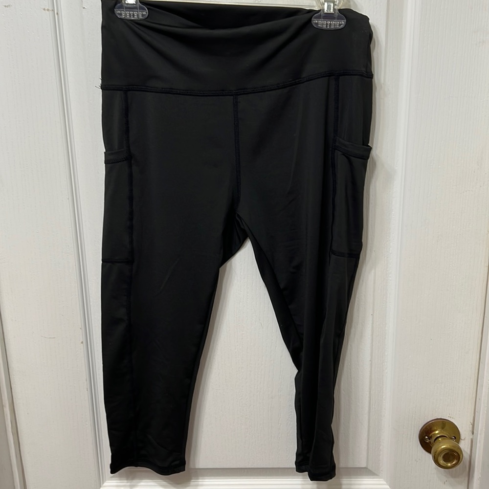 Shein Capri leggings, black never worn size, XL